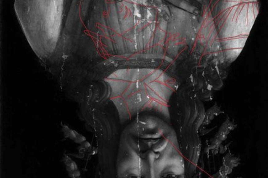 ELLITORAL_430306 |  Sotheby's El contorno rojo en una imagen invertida de la pintura muestra a la Virgen y al Niño debajo.