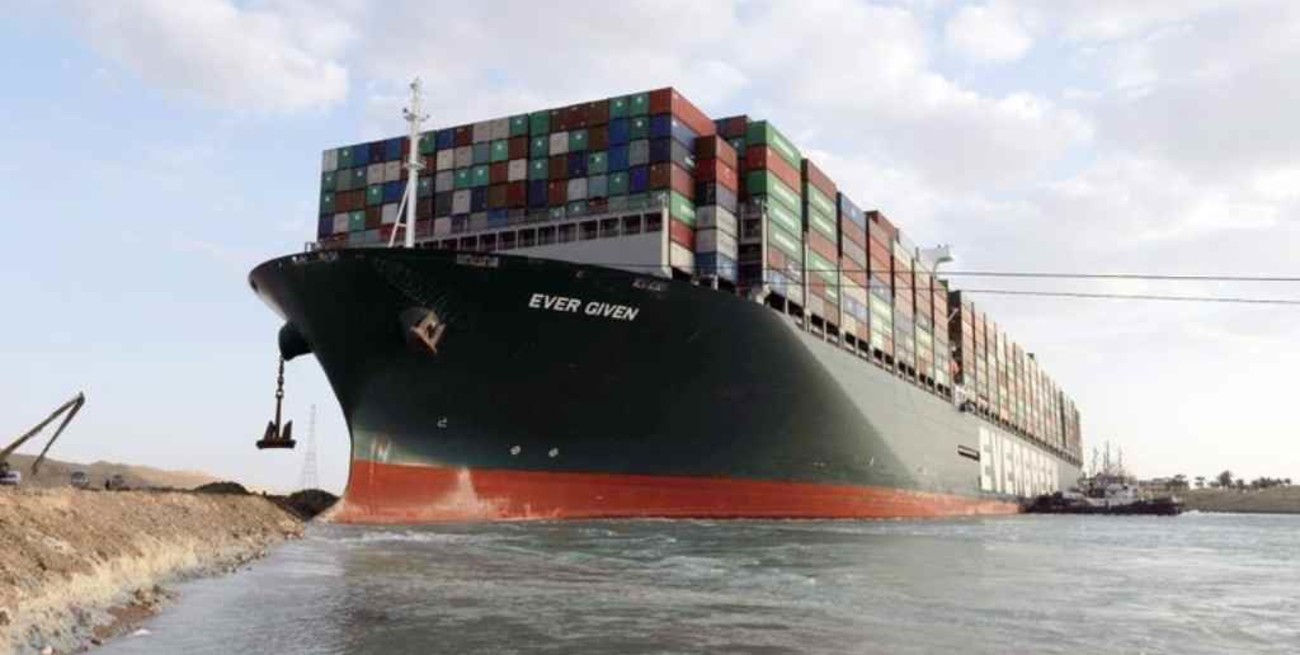 Egipto pidió 900 millones de dólares como indemnización por el bloqueo del Canal de Suez