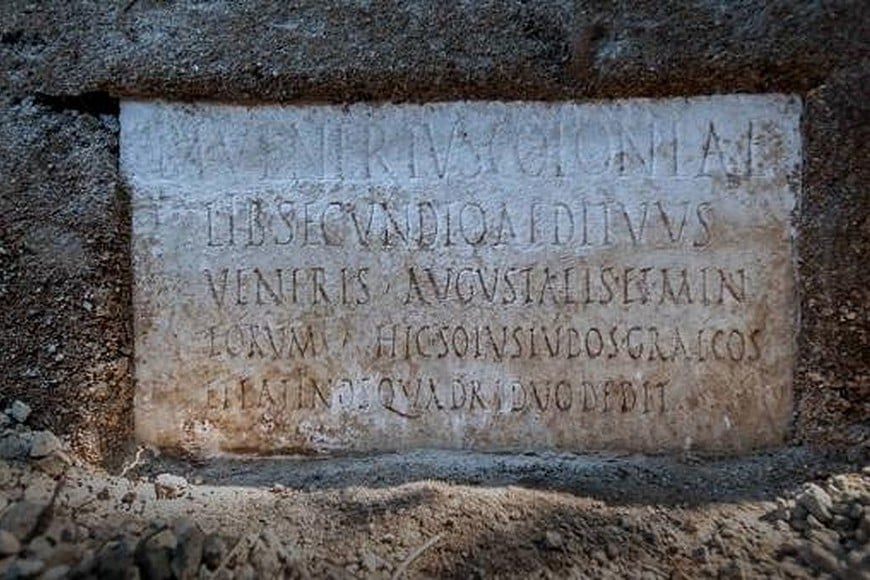 ELLITORAL_398579 |  Parque Arqueológico de Pompeya Lápida de Marcus Venerius Secundio