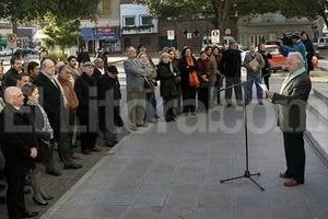 Gentileza Municipalidad de Santa Fe Las autoridades políticas de la ciudad, en el acto donde se homenajeó a Enrique Muttis.