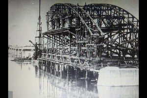 ELLITORAL_418509 |  Gentileza Norma Marquelo Construcción del Puente Carretero a cargo de la empresa Gruel y Bilfinger. La obra comenzó en 1937 y finalizó en 1939, siendo inaugurada en 1941.