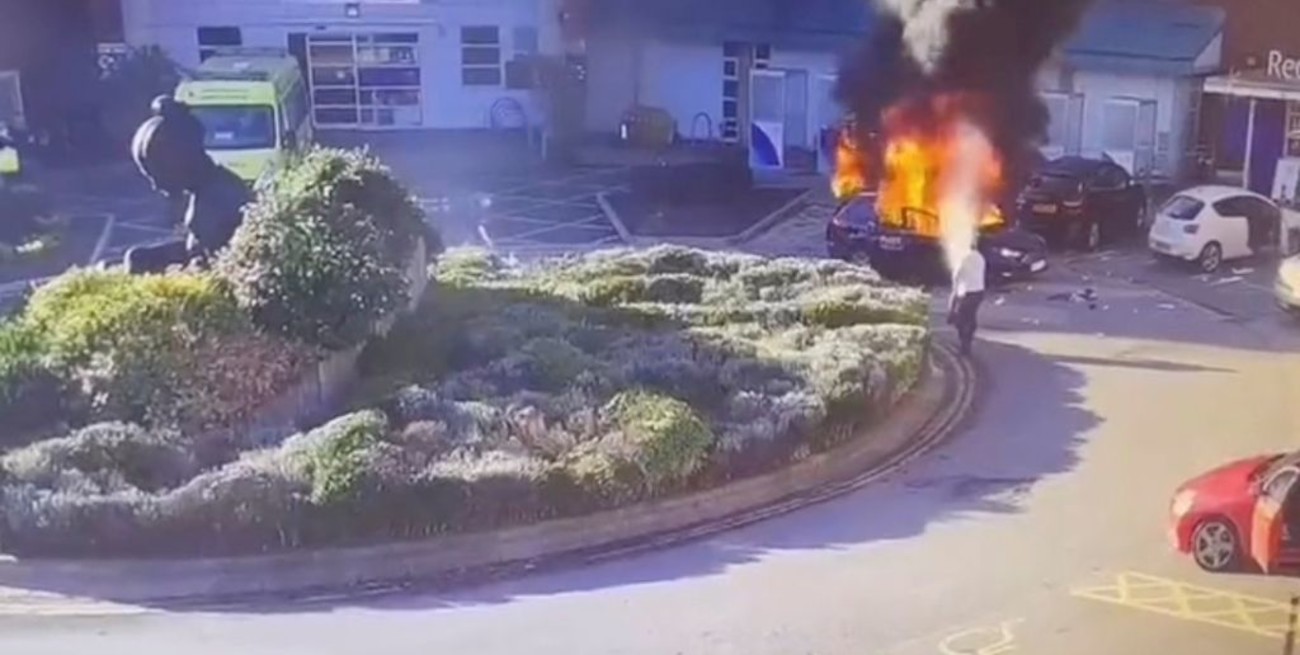 La explosión de un taxi en Liverpool fue calificada por la policía como un "incidente terrorista"