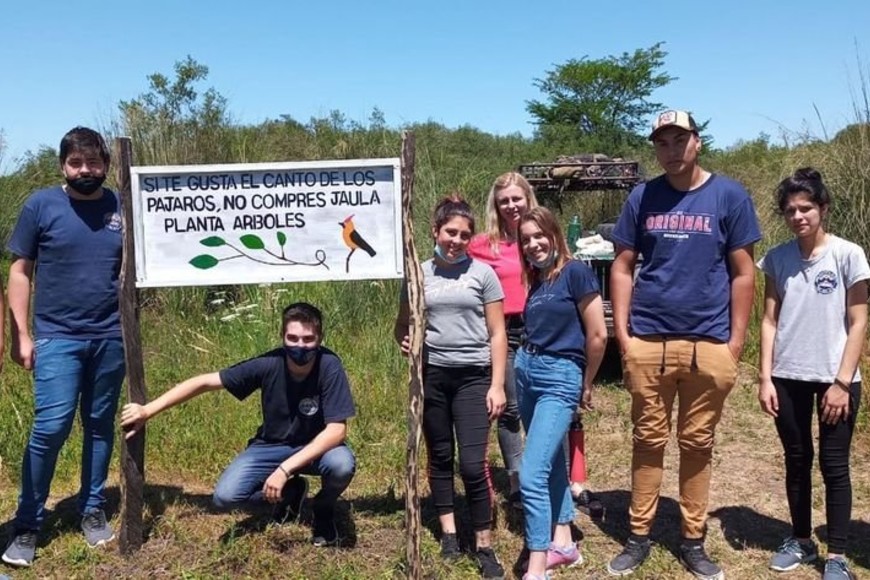ELLITORAL_424104 |  Gentileza Reserva Educativa Los Teros El grupo de brigadistas de la Reserva hizo entrega de todos los fósiles hallados al Museo de Ciencias Naturales Guillermo Gómez Cadret de San José, donde se preservarán.
