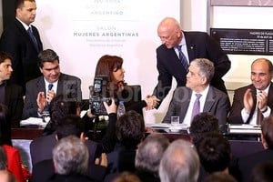 Secretaría de Comunicación Social Bonfatti participó del acto de firma de contrato en la Casa Rosada.