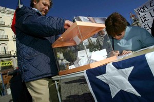 ELLITORAL_405153 |  Gentileza En picada. Estrepitosa caída en la participación electoral en Chile, menor al 50% para las presidenciales y 40% para municipales.