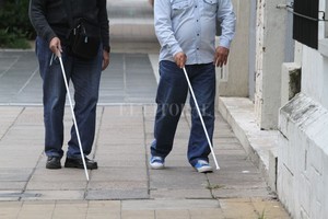 ELLITORAL_433938 |  Guillermo Di Salvatore / Archivo El bastón blanco, todo un símbolo y un invento argentino: fue creado por el político José Mario Fallótico en 1921.