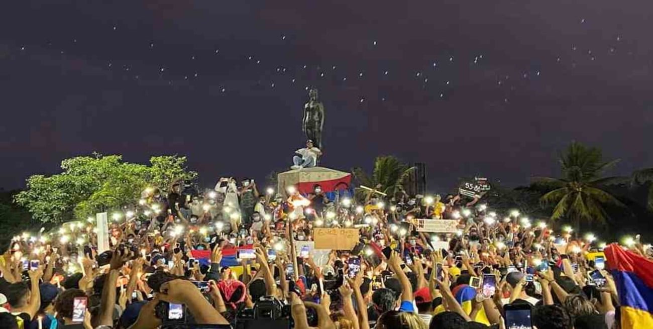 Con antorchas, Cartagena marchó por la paz, la vida y los derechos sociales