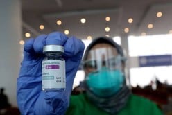 Italia reemplaza la segunda dosis de AstraZeneca con Pfizer tras el fallecimiento de una joven