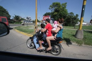 ELLITORAL_432346 | Mauricio Garín Los argentinos vivimos en estado Cromañon . ¡La tragedia está a la orden del día! Sólo que, a veces, no nos damos cuenta de lo cerca que la desgracia nos sopla la nuca.