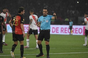 Pablo Aguirre Confirmó su gran nivel. Patricio Loustau hizo un buen trabajo en la victoria de River ante Colón.