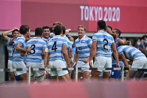 ELLITORAL_393147 |  Télam Argentina's players celebrate winning the men's bronze medal rugby sevens match between Britain and Argentina during the Tokyo 2020 Olympic Games at the Tokyo Stadium in Tokyo on July 28, 2021. (Photo by Ben STANSALL / AFP)