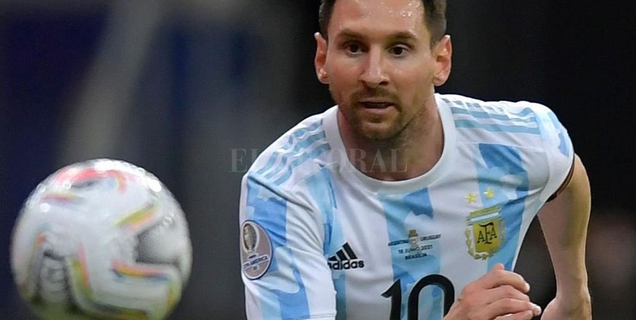 La magia de Messi y la pelota que dobla