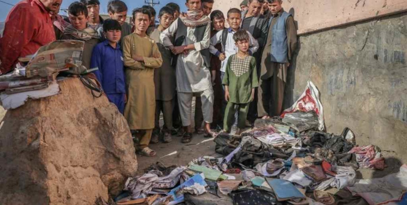 Asciende a 63 los muertos por atentado a escuela en Kabul  