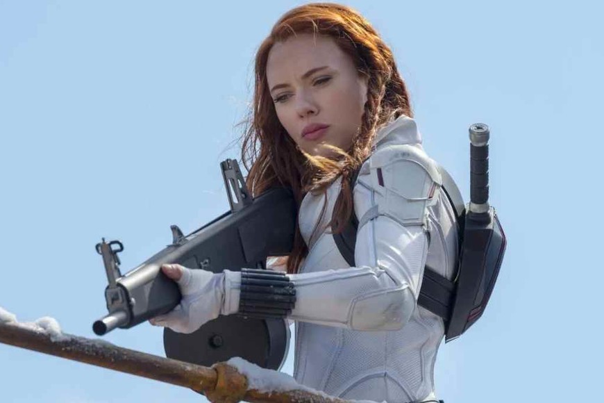 ELLITORAL_427853 |  Gentileza. Scarlet Johansson como  Black Widow , en guerra dentro y fuera de la pantalla: fue una de las perjudicadas por el cambio de modelo de negocios en la industria cinematográfica.