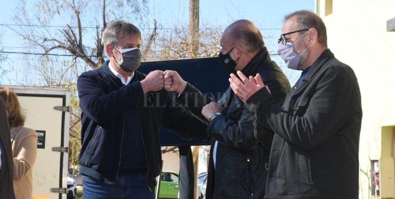 Perotti y Jatón coincidieron en un acto para anunciar obras en Los Hornos