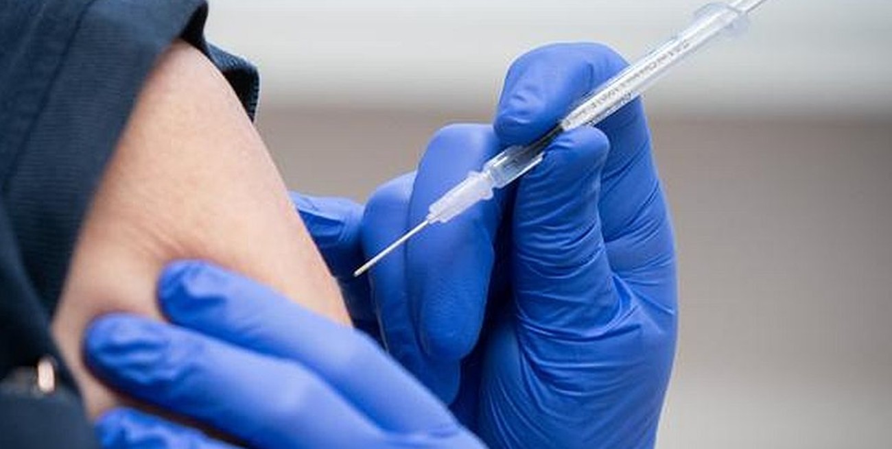 Una enfermera alemana inyectó suero en lugar de la vacuna a miles de personas