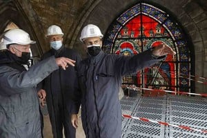 Agencias Se ha hecho un inmenso trabajo , afirmó Macron. También expresó el  orgullo colectivo  de ver a la catedral retomar cuerpo, tras el incendio del 15 de abril de 2019.
