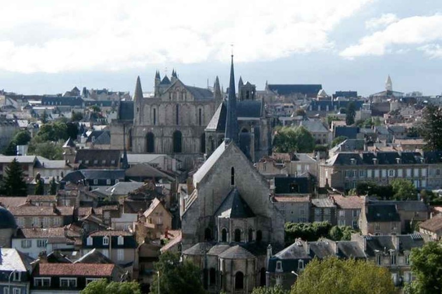 ELLITORAL_409501 |  Captura digital Poitiers, una ciudad medieval francesa que aportará conocimientos de restauración patrimonial a artesanos y albañiles santafesinos.
