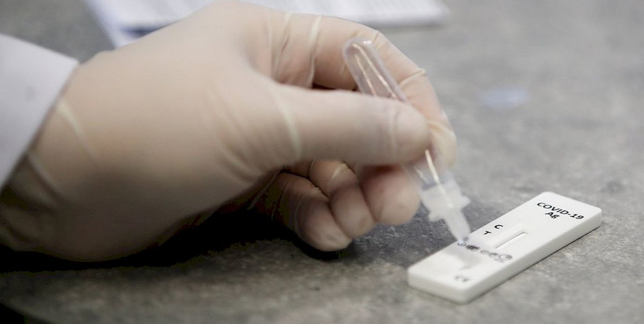 ANMAT autorizó la venta libre en farmacias del test rápido que detecta coronavirus