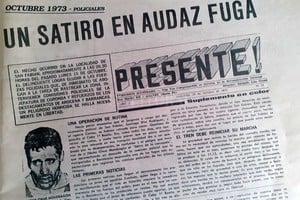 ELLITORAL_374268 |  Archivo El Litoral El periódico Presente de Gálvez da cuenta del escape del peligroso criminal en su edición especial por su vigésimo aniversario en mayo de 1993.