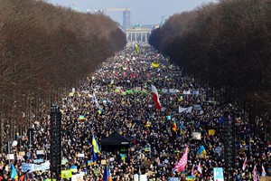 ELLITORAL_440068 |  Reuters Cientos de miles de manifestantes en el centro de Berlín.