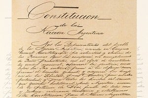 Archivo Preámbulo de la Constitución de la Nación Argentina. Allí se establecen los propósitos que guiaron a los congresistas al sentar las bases institucionales del Estado naciente. Foto: Archivo