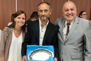 ELLITORAL_425376 |  Gentileza De izquierda a derecha: Lic. Maria Jesus Buzano, Coordinadora Académica,  Clr. Jorge Bode, Mgter. Oscar Matiller