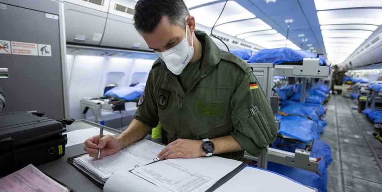 Alemania lanzó una operación con aviones del Ejercito para trasladar pacientes graves de Covid-19