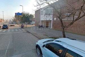 ELLITORAL_338651 |  Captura de Pantalla - Google Street View En dos días hubo dos intromisiones en la escuela ubicada sobre Av. Blas Parera al 7500