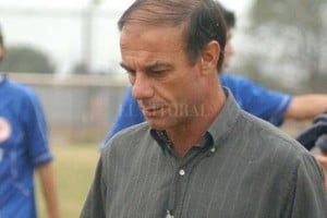 ELLITORAL_225911 |  Gentileza El Territorio de Posadas Darío Labaroni terminó siendo un trotamundos del fútbol. Nacido en La Plata, se radicó en Misiones (jugó en Guaraní Antonio Franco con el Turco Alí) y ahora es el entrenador de Atlético San Jorge, club al que define como  una isla en el fútbol .