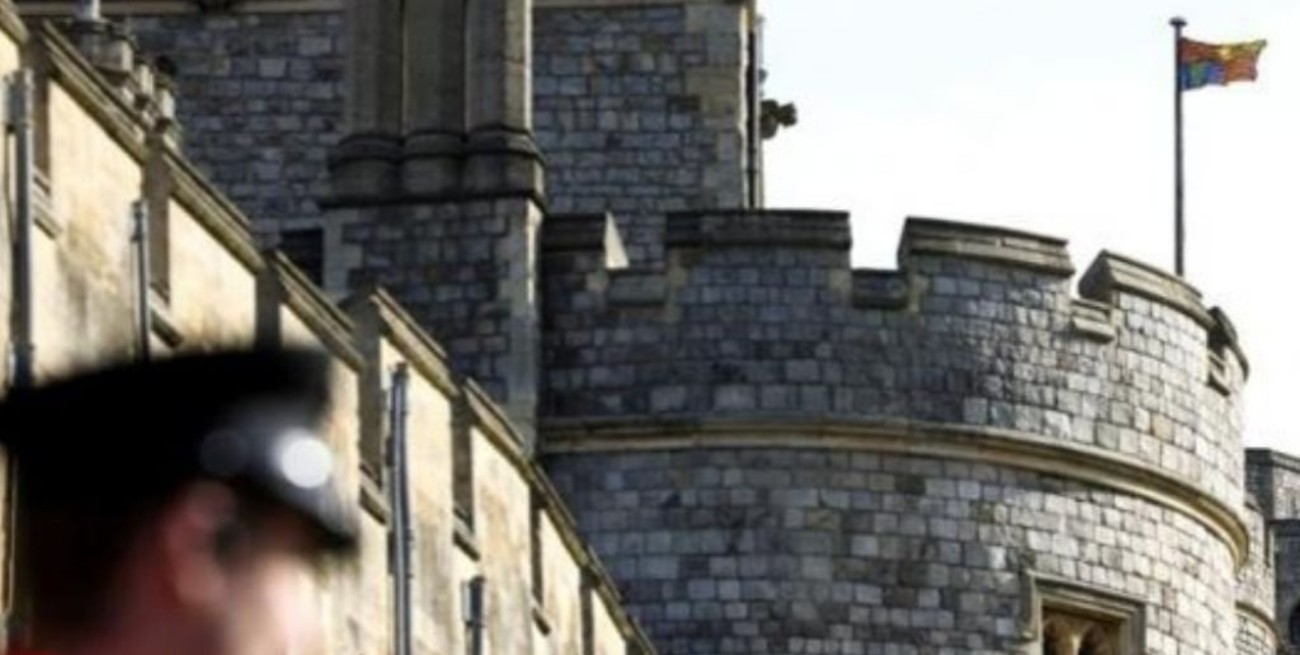Un joven armado intentó irrumpir en el Castillo de Windsor, donde la reina Isabel II pasa la Navidad