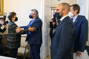 ELLITORAL_416094 |  NA En Roma, Alberto Fernández y Martín Guzmán se reunieron con Kristalina Georgieva. Mientras, en campaña el presidente teatraliza ante su audiencia interna la defensa de los intereses nacionales frente al  monstruo  del FMI.