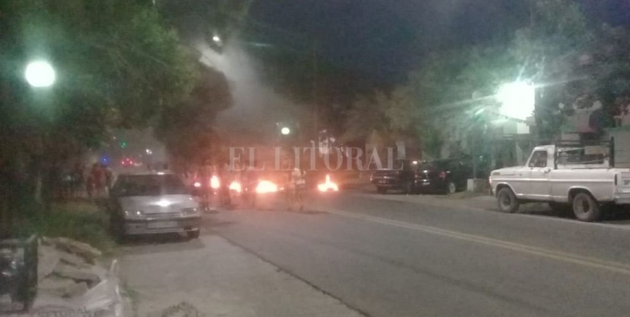 Nueva protesta frente a la seccional 8° de la ciudad de Santa Fe
