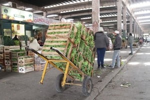 Manuel Fabatia/Archivo El Litoral Verdulería. Hay que preguntar antes de comprar, porque algunos productos están mucho más baratos que otros.