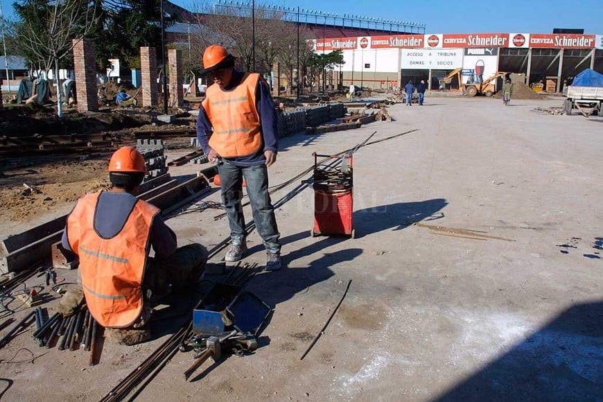 ELLITORAL_312662 |  Archivo El Litoral / Amancio Alem Obras en el club, año 2003