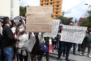 ELLITORAL_438509 |  EFE Manifestantes afines al Gobierno protestan para impedir que Áñez sea trasladada a un hospital.