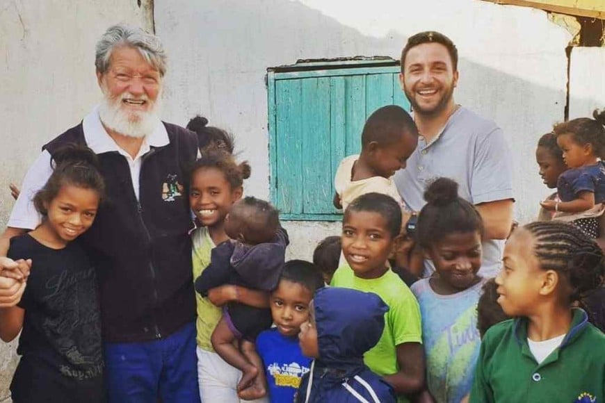 ELLITORAL_426953 |  Gentileza Pedro enseña con el ejemplo, ayudando al prójimo por el solo hecho de que lo necesita, sin pedir nada a cambio , recordó sobre su experiencia junto al Padre Opeka en Madagascar.