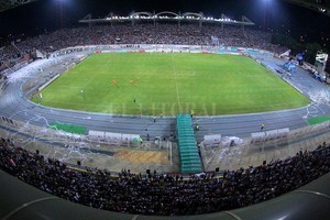 ELLITORAL_203200 |  Gentileza Freddy Bautista / Zamora FC A lo sumo irán 12.000 . El estadio Agustín Tovar, también conocido como La Carolina, que está ubicado en la ciudad de Barinas, capital del estado Barinas, en Venezuela. Tiene una capacidad actual de 24.396 espectadores y es allí donde este martes el Zamora FC recibirá a Colón por el partido de ida en la Copa Sudamericana.  Por la crisis de Venezuela, no irán más de 12.000 espectadores a la cancha. En otro momento, se hubiera llenado , cuentan a El Litoral.