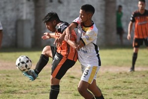 Eduardo Seval Las Flores y Defensores de Alto Verde animaron un encuentro muy luchado.