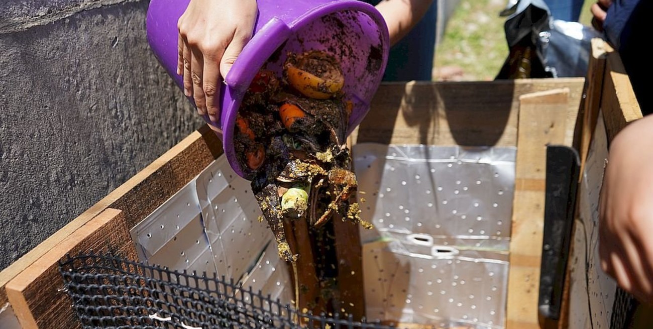 A través del compostaje, los alumnos de la Escuela Cristo Obrero cuidan el ambiente