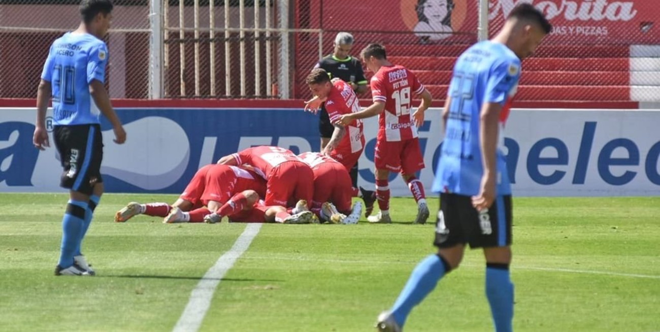 Unión le ganó 2 a 0 a Patronato con goles de Luna Diale