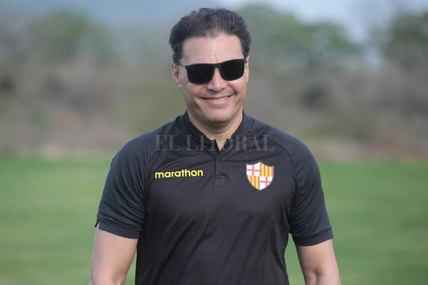 ELLITORAL_301384 |  Gentileza Prensa Barcelona de Ecuador ¡Qué goleador! El  Beto  Carlos Alejandro Alfaro Moreno: lo relató mucho más Mauro Viale que Marcelo Araujo en los partidos de la tele de esos años. Además de Argentina, jugó en España, México y su consagración en Ecuador. A los 55 años es el presidente del Barcelona de Guayaquil.