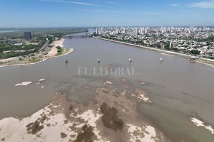 ELLITORAL_427546 |  Fernando Nicola (Drone) El suelo de la Laguna Setúbal, otra vez a la vista de todos.
