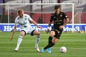 Pablo Aguirre Se veía venir. Sin tener demasiada continuidad y con sus ganas de volver a Tucumán, finalmente Bruno Bianchi consiguió lo que quería: la salida de Colón. Es venta directa y definitiva, de club a club.