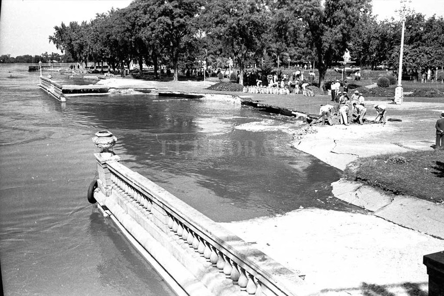 ELLITORAL_414102 |  Archivo El Litoral La fuente en el Parque Oroño