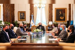 ELLITORAL_355775 |  Gentileza Presidencia de la Nación Fernández, como Jekyll y Hyde:   El domingo apareció el malo, ayer el bueno. El domingo era el que dice lo que quiere escuchar el Instituto Patria. En cambio, después en las reuniones es muy cordial , ejemplificó Mántaras.