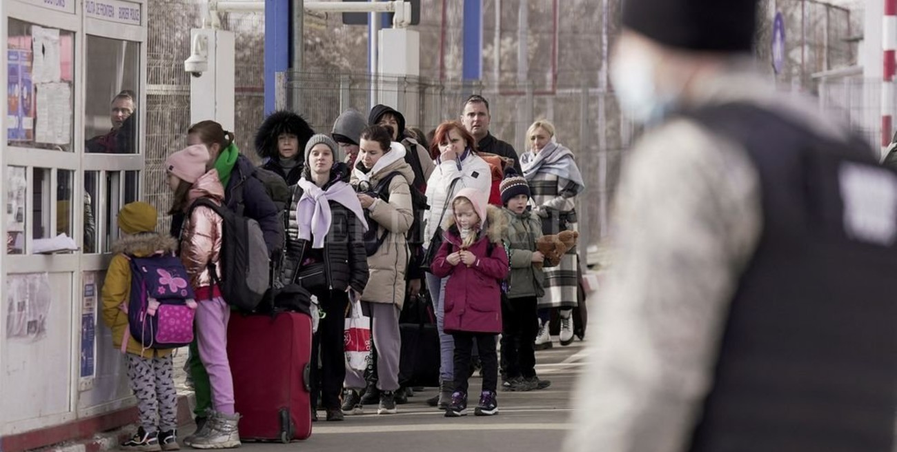 58 argentinos lograron salir de Ucrania, entre ellos dos parejas con sus bebés