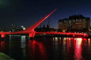 ELLITORAL_413156 |  Imagen ilustrativa Como parte de la iniciativa, se iluminarán este viernes a partir de las 20 por el Día Mundial del ACV en la Ciudad de Buenos Aires, el Monumento a los Españoles, la Torre Monumental, el Puente de la Mujer y la Flor Floralis.