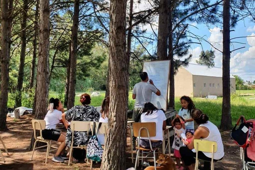 ELLITORAL_426955 |  Gentileza Educación, un pilar:  Los pobres no pueden pasar un día sin clases , dijo Vigo Gasparotti, al contar que en pandemia dieron clases al aire libre para solucionar los problemas de la  virtualidad .