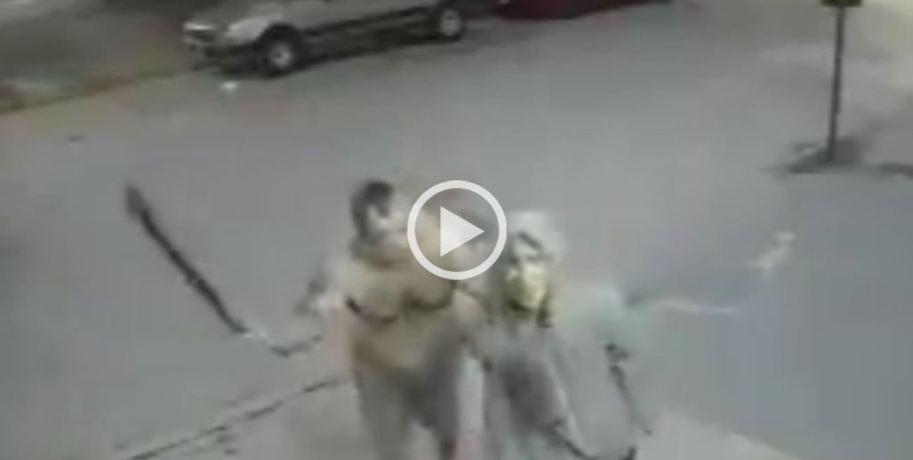 Video: robó con un machete, lo atraparon y fue obligado a mostrar el rostro frente a una cámara